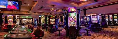 Ảnh live casino với dealer trực tiếp và trải nghiệm casino thực thụ trên xsttmt